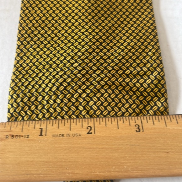 Brooks Brothers Makers Gold & Navy Silk Tie - Picture 2 of 5